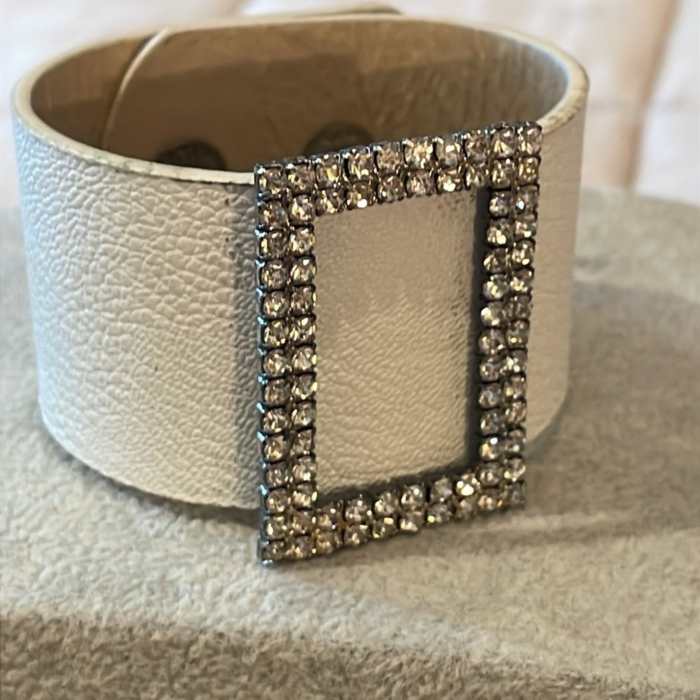 Western Bling White Belt Bracelet with Silver Rhinestone Buckle 7-73/4”